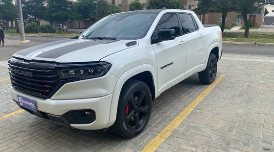 RAM RAMPAGE 2.0 HURRICANE 4 TURBO GASOLINA R/T 4X4 AUTOMÁTICO